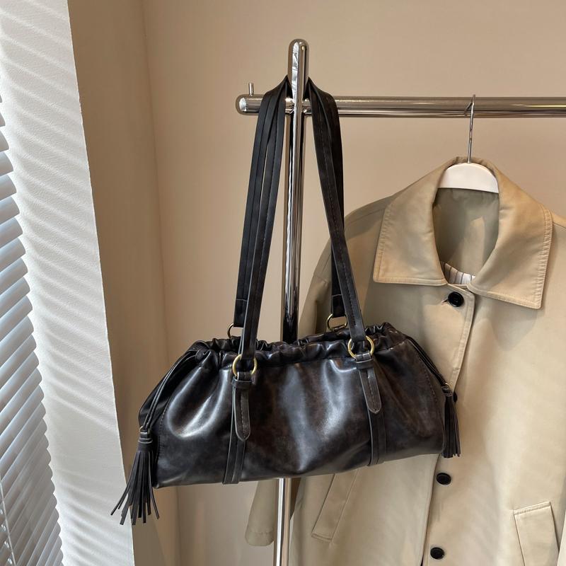 Tassel design  leather shoulder bags for women new retro fashion large capacity armpit bags simple trend simple bag