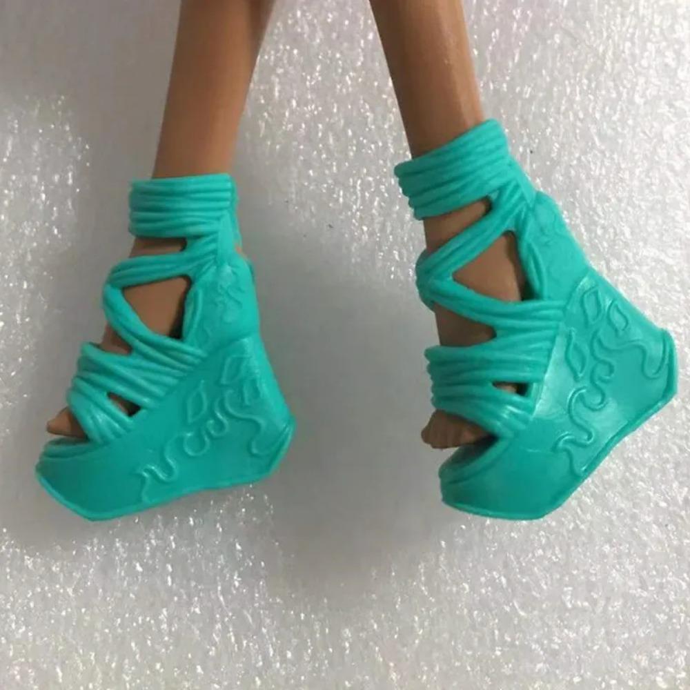 

Монстер Хай Кукольная Обувь Ботинки Сандалии Оригинальные Кукольные Декорации Красочный Парик Розовый Голубой Золотой Красный Цвет Волос Кукла Личность Аксессуары зелёный