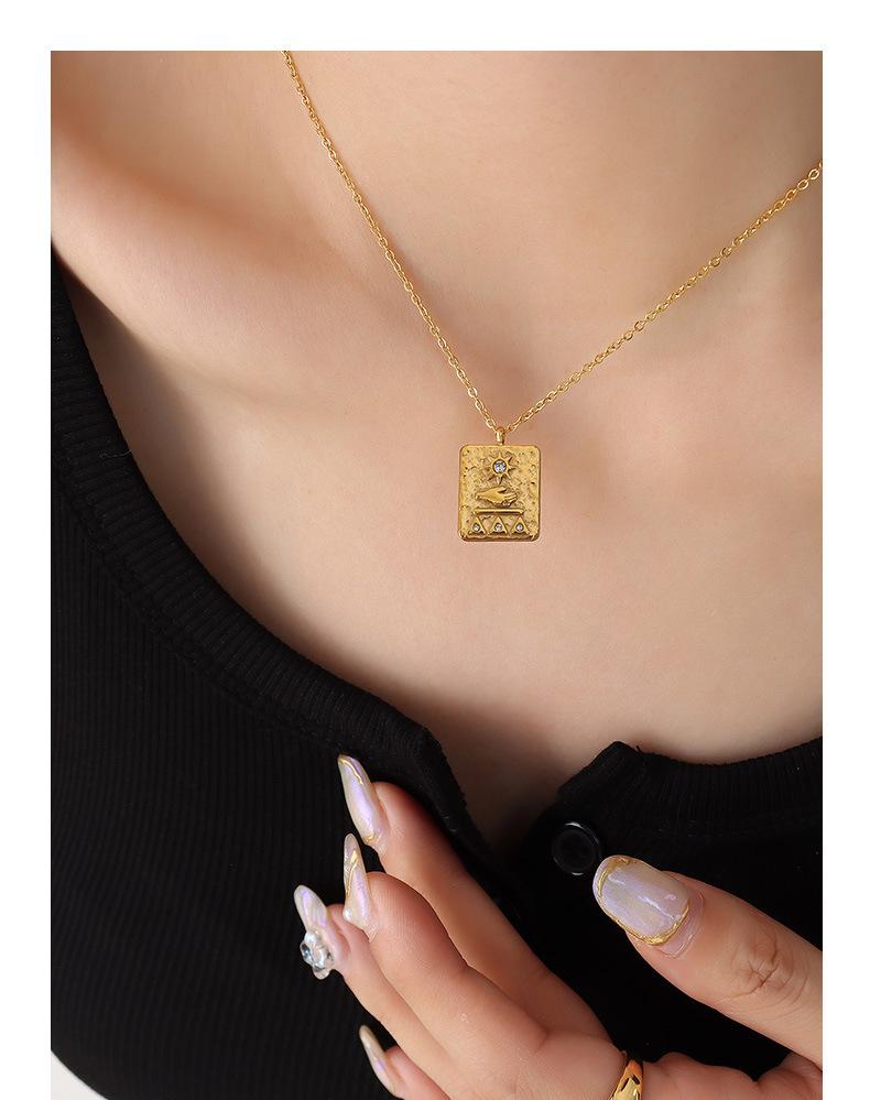 European-Style Personalized Zircon Pendant Necklace In 18K Gold-Plated Titanium Steel Clavicle Chain