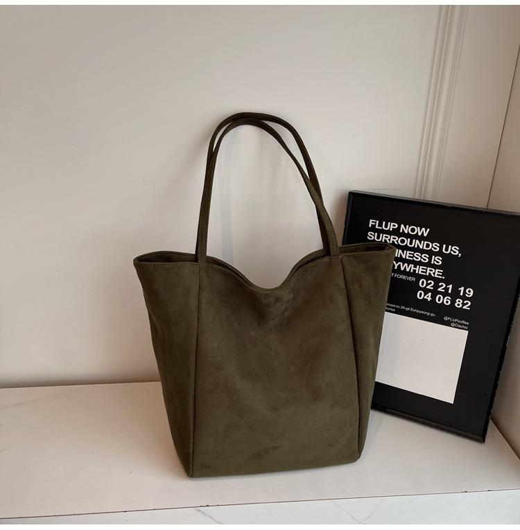 

Commuter retro suede large-capacity bag women s 2025 new fashion casual shoulder bag commuter tote bag to work зелёный