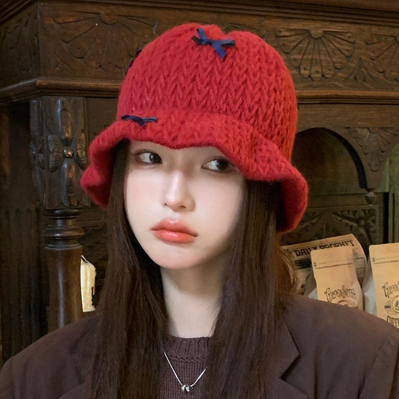 Stylowy jesienno-zimowy dzianinowy kapelusz bucket z szerokim rondem dla kobiet - odporny na zimno i korzystnie podkreślający twarz