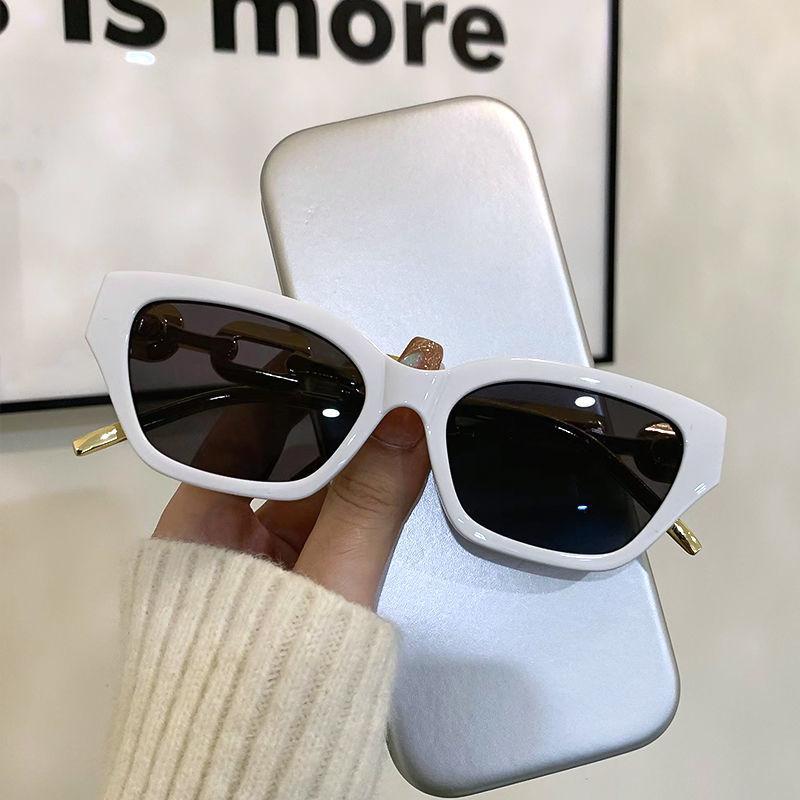Luxury Designer Cat Eye Sunglasses Women Fashion Vintage Metal Chains Shades UV400 Protection Trendy