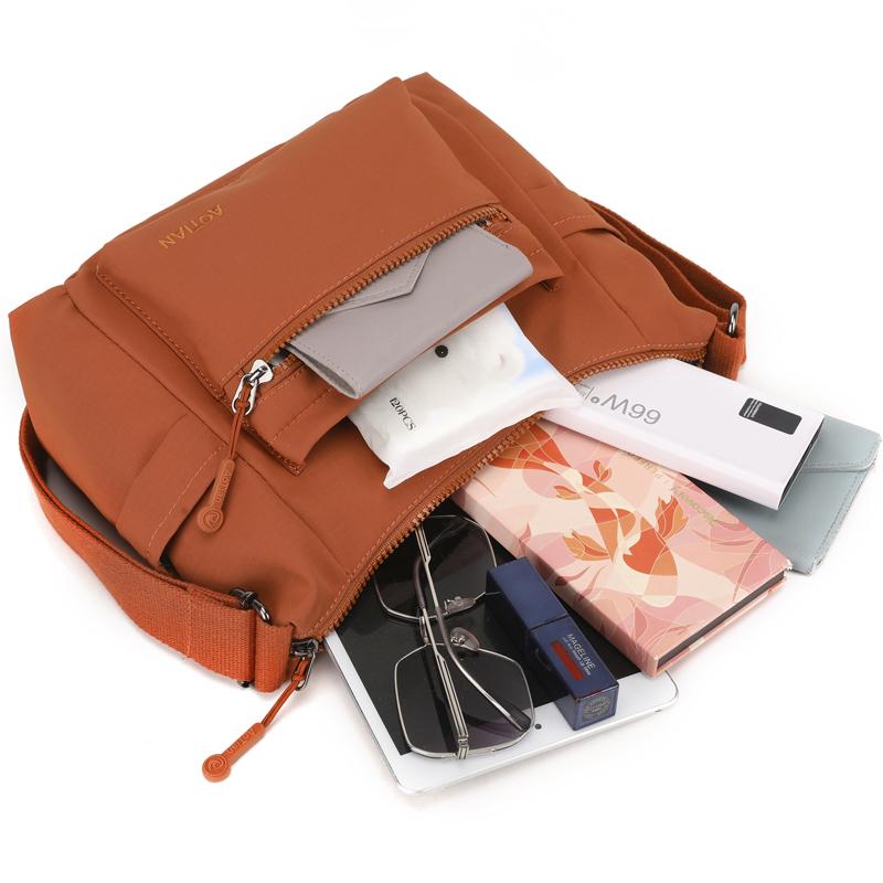 Dámská vícekomorová taška přes rameno Outdoorová crossbody taška