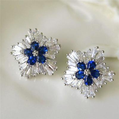 Huitan Luxuriöse Blaue Blume Ohrstecker für Damen Ästhetischer Braut Hochzeit Accessoires Modische Ohrringe Party Schmuck Ausgefallenes Geschenk