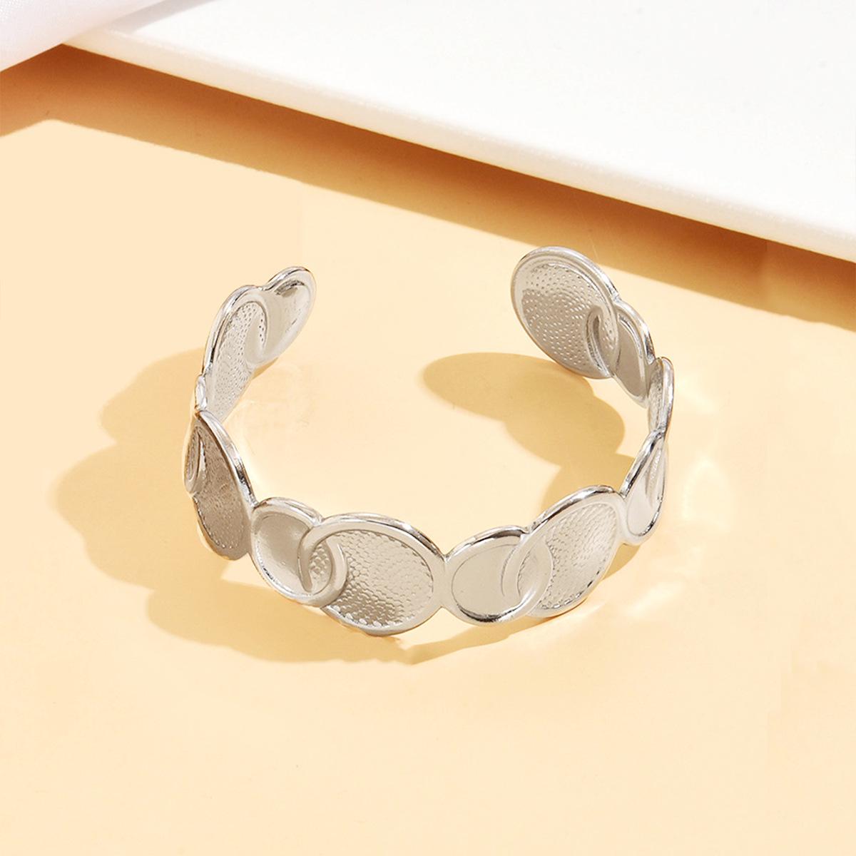 Elegant Retro C-Shaped Open Bracelet: Irregular Geometric Round Winding Design in Stainless Steel
