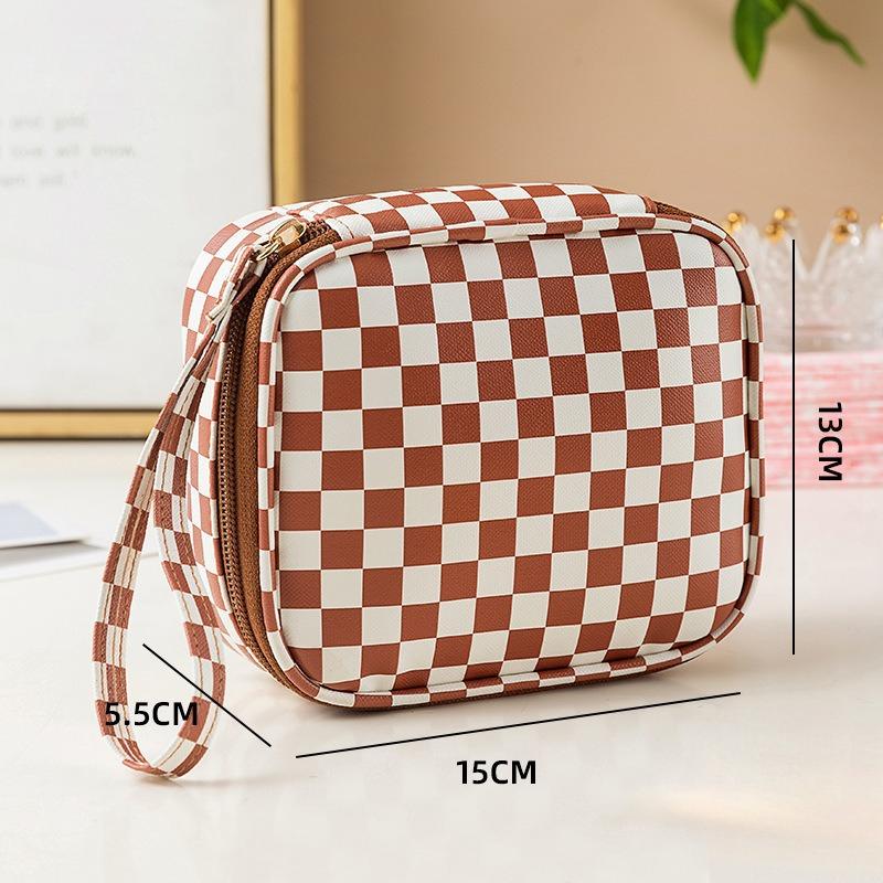 

Новая квадратная сумка-клатч с шахматным принтом, мини-сумка для косметики, женская симпатичная туалетная помада, гигиенические салфетки, органайзер