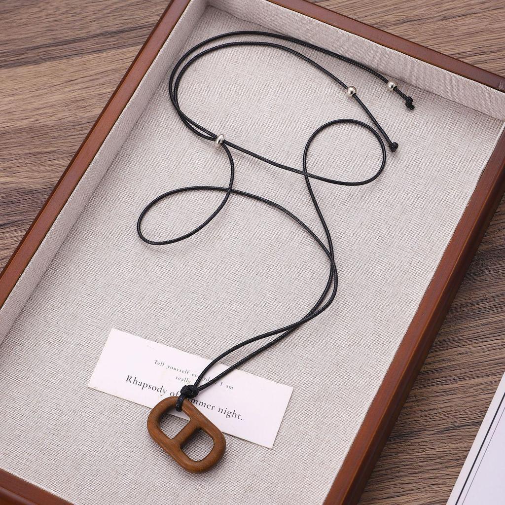 Korean Blogger 2025 Bestseller: Adjustable Black Rope Pendant Necklace - Casual Versatile Fashion Accessory.