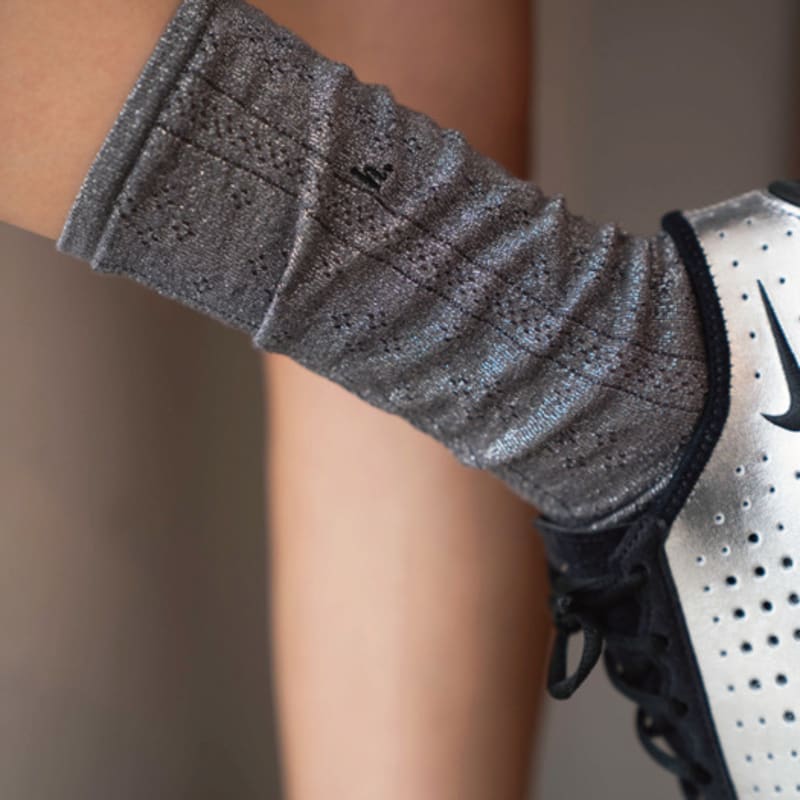 Hiig [Nr. 259] dunkel silberne Pointelle Glitzer Socken