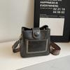 Niche design bag women pu new popular small square bag messenger bag retro versatile portable bucket bag
