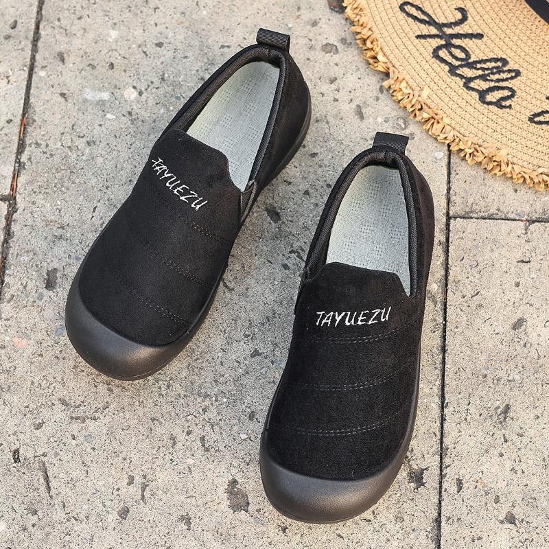 

Обувь женская весна новая старый Пекин тканевые туфли повседневные универсальные на одном ходу женские кроссовки для ходьбы нескользящие удобные мамины туфли 35 чёрный