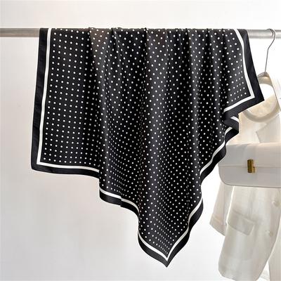 Accessoires – Schals & Tücher