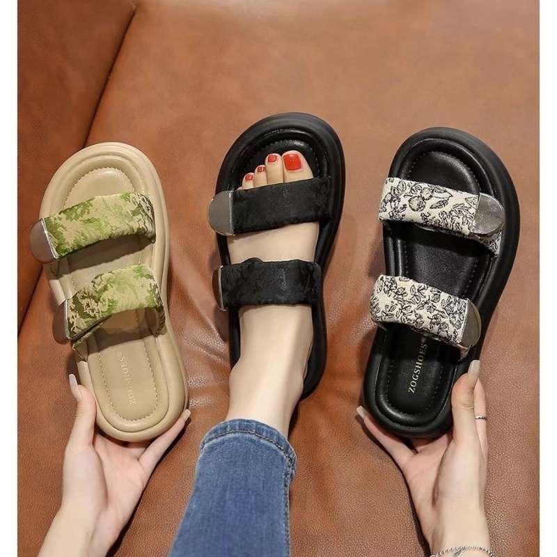 Hausschuhe Damen Sommer Draußen 2025 neu hochwertig mit Rock Plateau Strandsandalen Mode Schwangere Ein-Wort-Sandalen