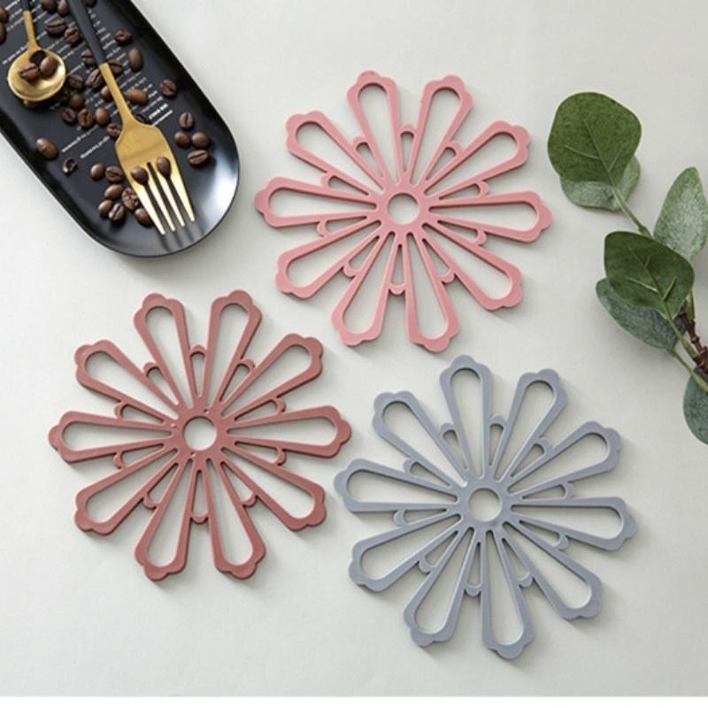 1pcs Flower Pattern Thickened Cup Silicone Coaster Creative Heat Insulation Placemat Kitchen Anti-scalding Pad Pan Household Mat