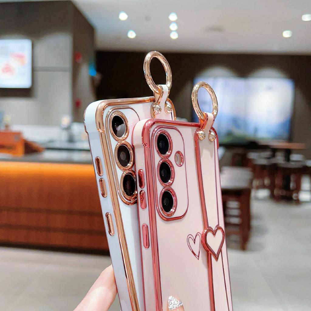 For Samsung Galaxy S25 Case Electroplated Heart Pattern TPU Phone Back Cover with Wristband Kickstand