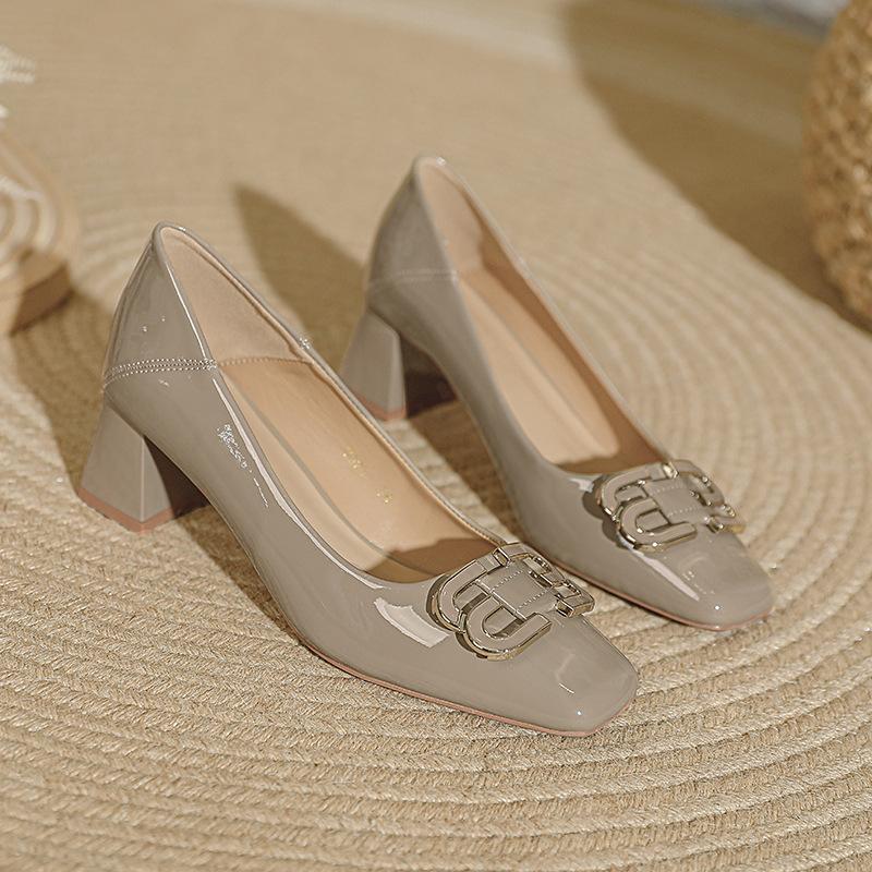 Square head shallow mouth single shoes women's middle heel 2025 spring and autumn new red wedding shoes women's French thick heel not tired feet high
