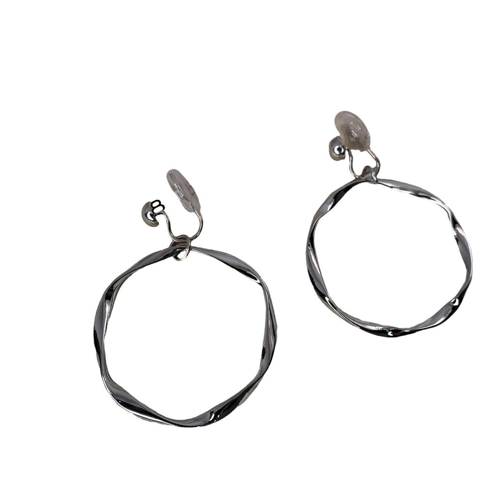 Chic Hoop Ear Clip Earrings: Stylish, High-End Design, No Piercing Needed, Ideal for Women Seeking Fresh, Elegant Fashion.