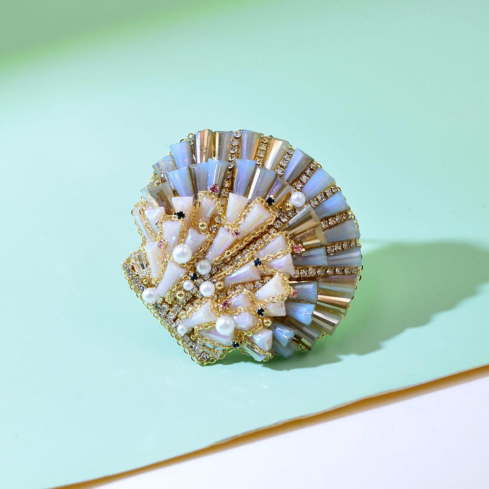 Hand -Studded Fashion Heavy Shell Brooch Spring Joker Women 'S Clothing Accessories High -End Pin Brooch