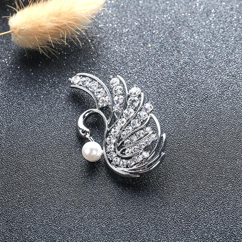 White Swan Brooch: Elegant Rhinestone Animal Pin for Women, High-Design Anti-Exposure Accessory