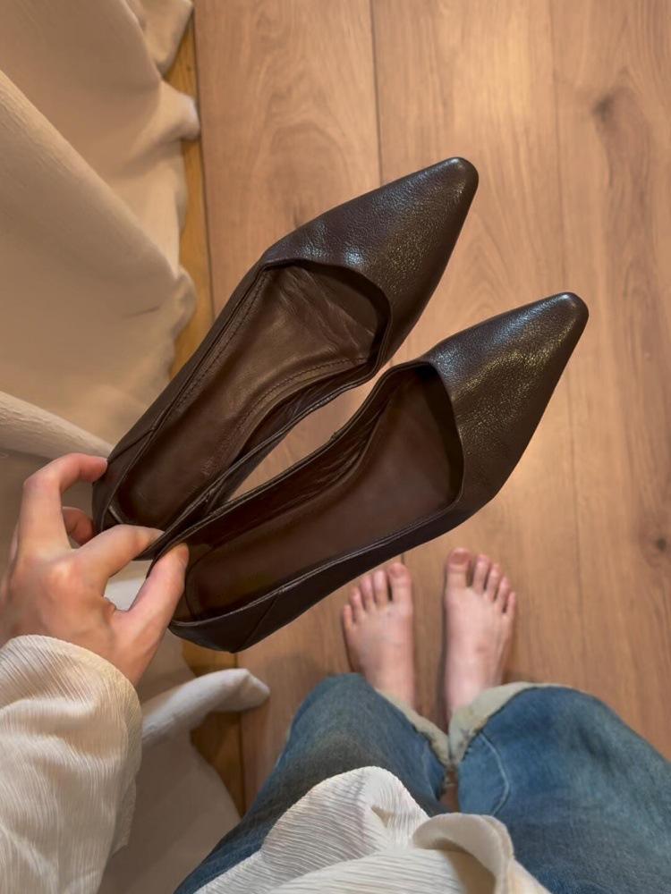 

Sheepskin version~ French gentle and fashionable versatile pointed head shallow mouth single shoes women s 2025 new comfortable soft-soled flats 40