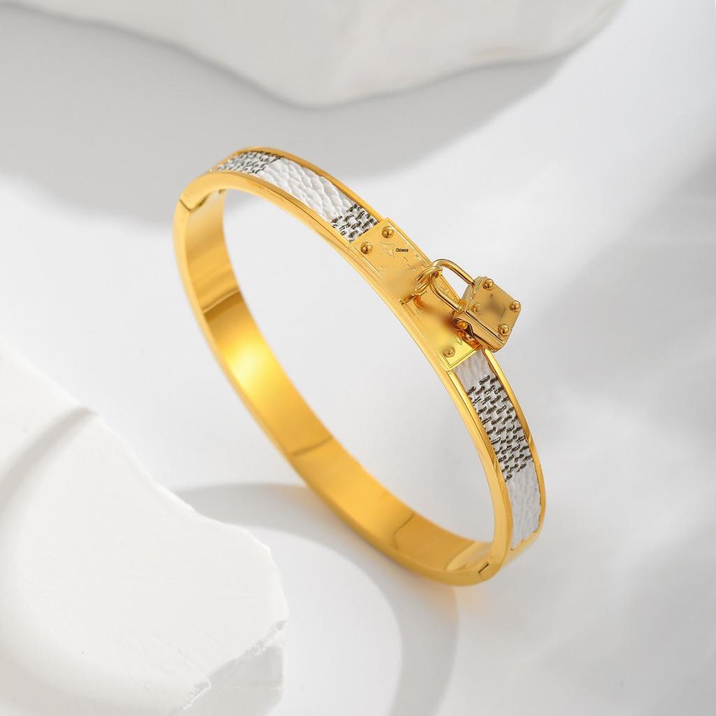 Grenzüberschreitendes Bestseller-Titanstahlarmband: Leichter Luxus LV Altes Muster V-Lock Kleeblatt - Modisch & Vielseitig