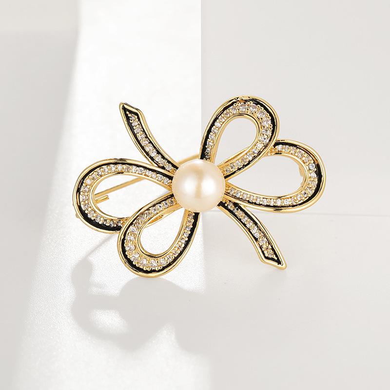 Bo Xin Yun Korean Zirconia Bow Brooch with Natural Pearl for Cardigans