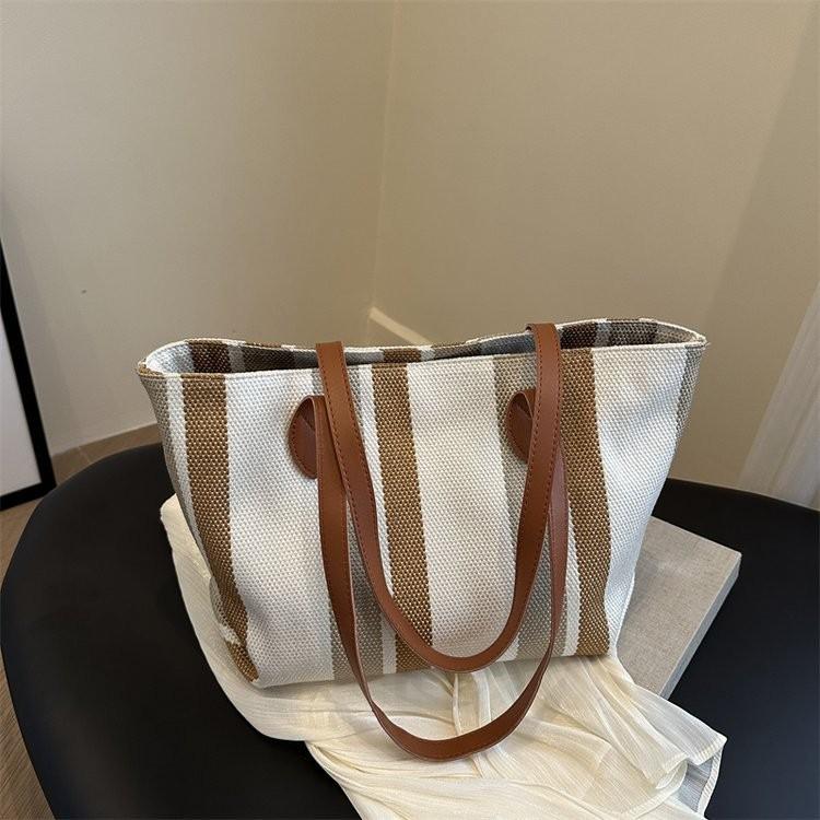 Large Capacity Stylish Women's Canvas Tote Bag For Commuting In Fresh Colors