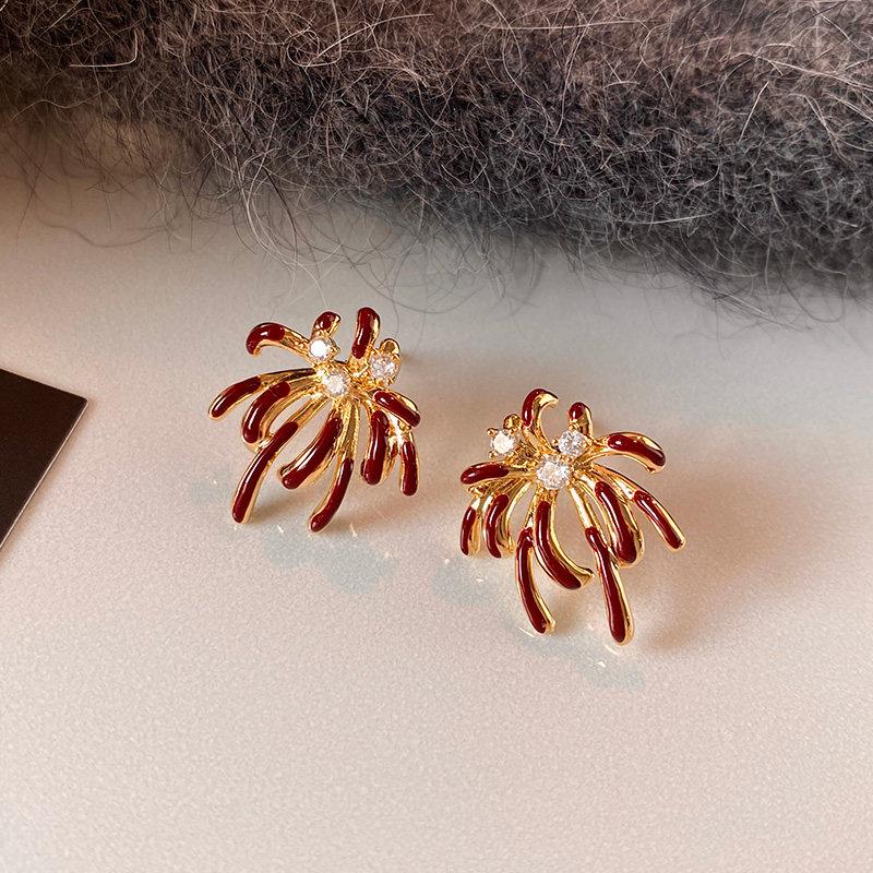 Zhao Lusi Red Sparkling Fireworks Earrings: High-End Autumn/Winter Skin-Brightening Studs