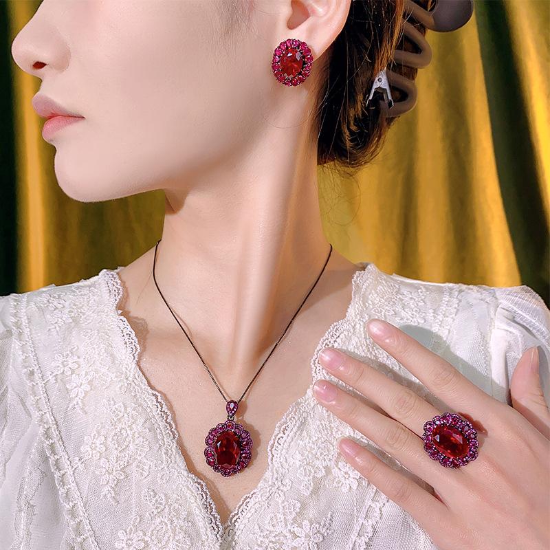Autumn and winter new huabi jewelry simulation red corundum retro black gold jewelry set main stone 13 * 18-10-12