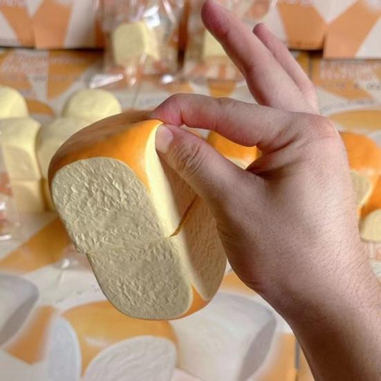 1/2Pcs Hawaiian Bread Squeeze Toy Slow Rebound Stress Relief Flavored Bread Pinch Sensory Toy Kids Adults Soft Calming Bread Fidget Toy