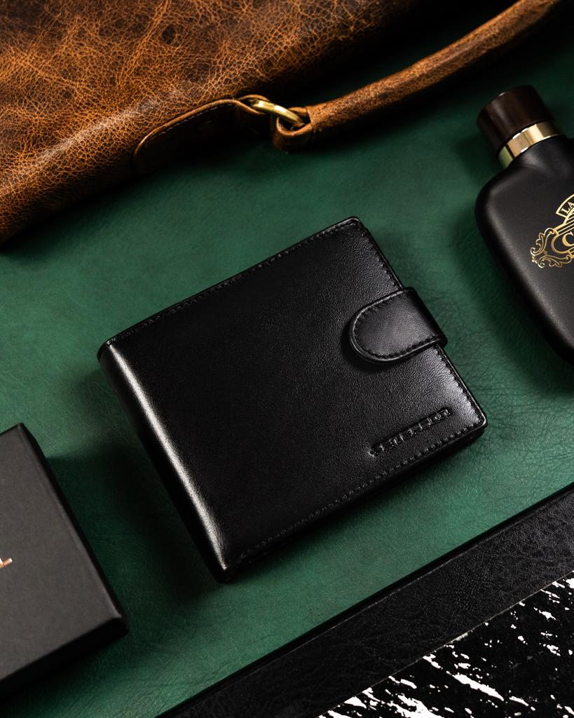 Gift Set: Men's Leather Wallet and Keychain - Peterson