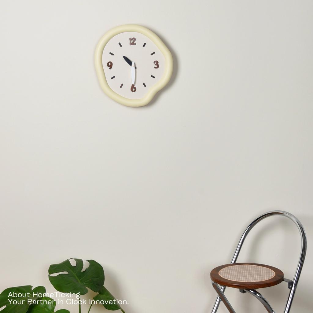 High-quality Brown Scale Cream Style Silent Wall Clock Living Room Entrance Clock Restaurant Decoration Punch-free Quartz Clock