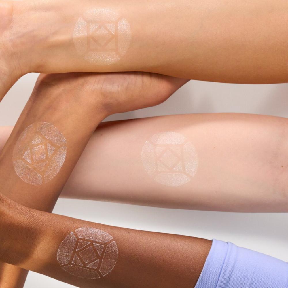 Essence Baby Got Diamond Illuminator Stick -