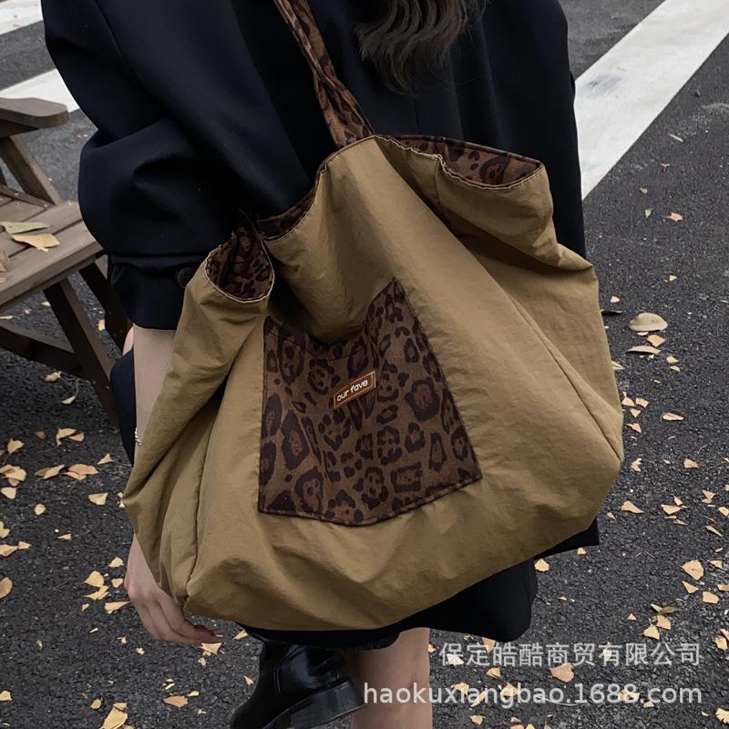 Leopard Print Bag Women's Large-capacity 2025 New Autumn and Winter Leisure Shoulder Shopping Bag, Popular Commuter Tote Bag This Year