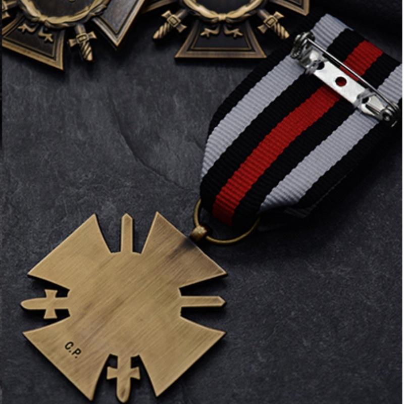 Réplica 1914-1918 Hindenburg Cruz Emblema Medalha Cópia Medalha Emblema Filme Adereços