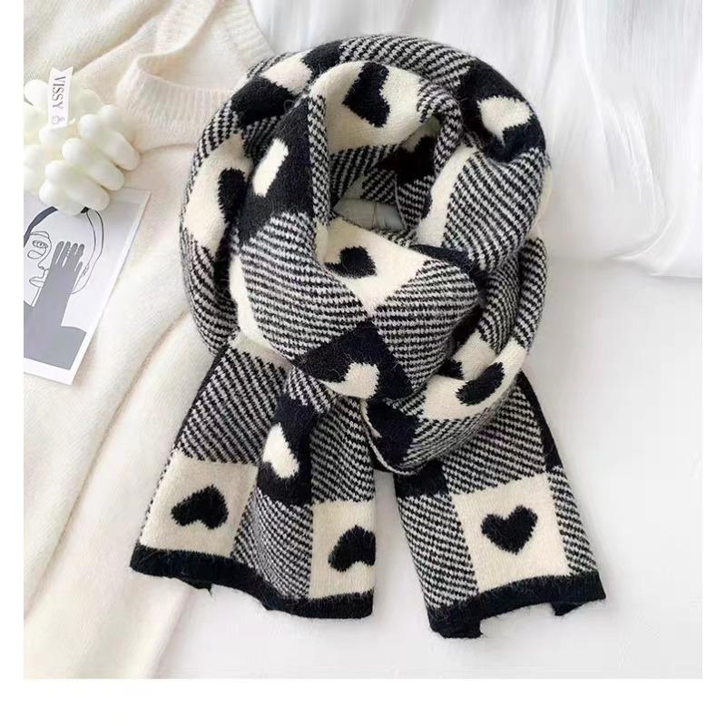 Heart-shaped scarf women's autumn and winter solid color knitted warm wool scarf student sweet and cute couple love plaid