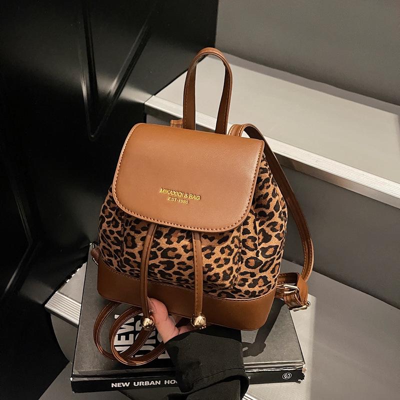 

Винтажный маленький рюкзак с леопардовым принтом - Модная и универсальная женская сумка для осени/зимы 2025. темно-коричневого