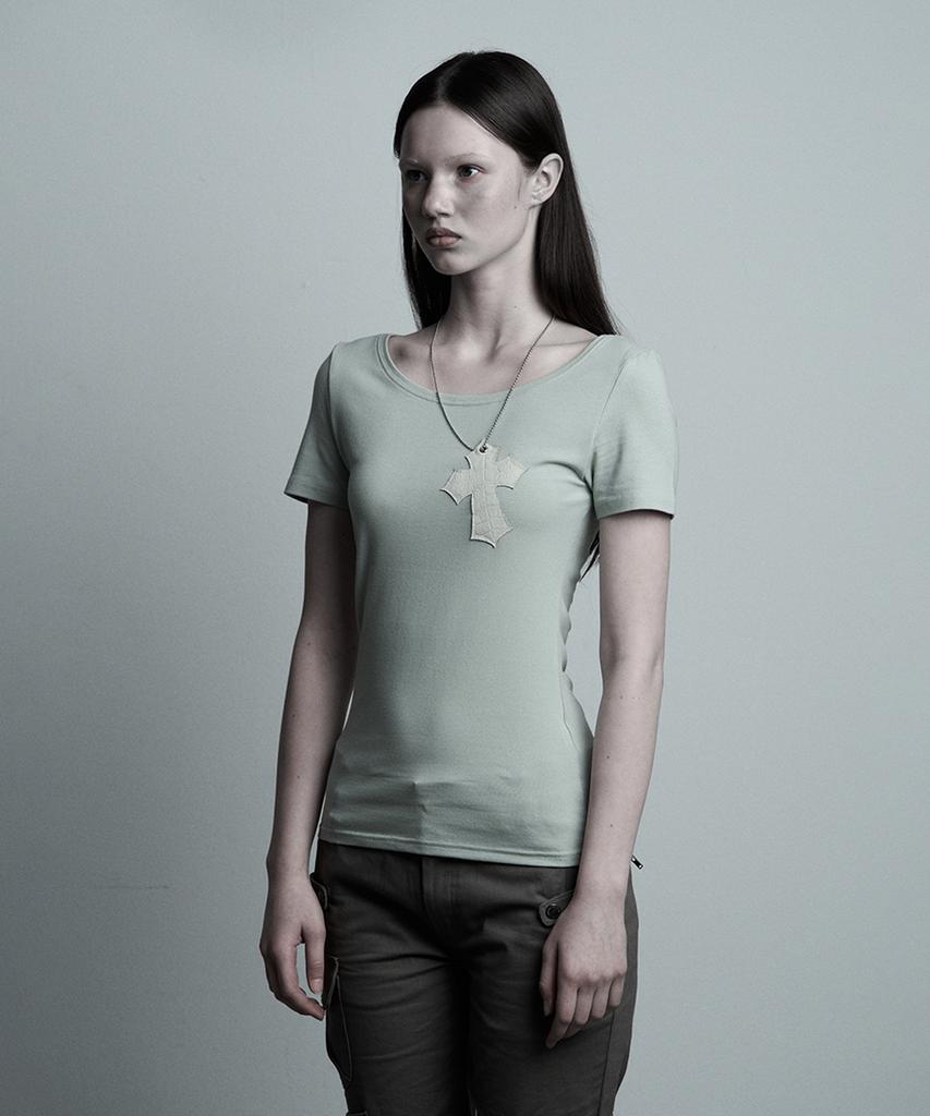 ILLIO Green Croc Cross Necklace T-Shirt