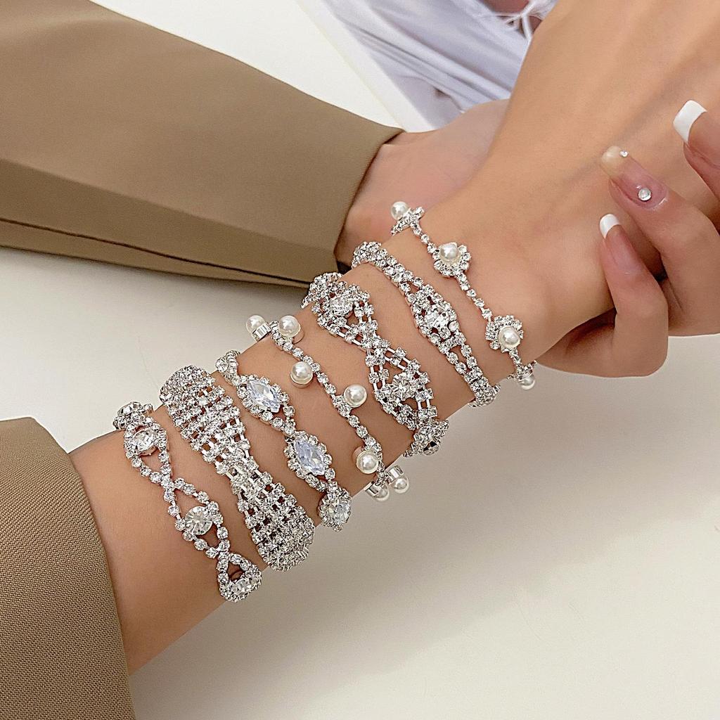 European-American Minimalist Rhinestone Claw Chain Bracelet: Versatile Full Diamond Design for Evening Wear