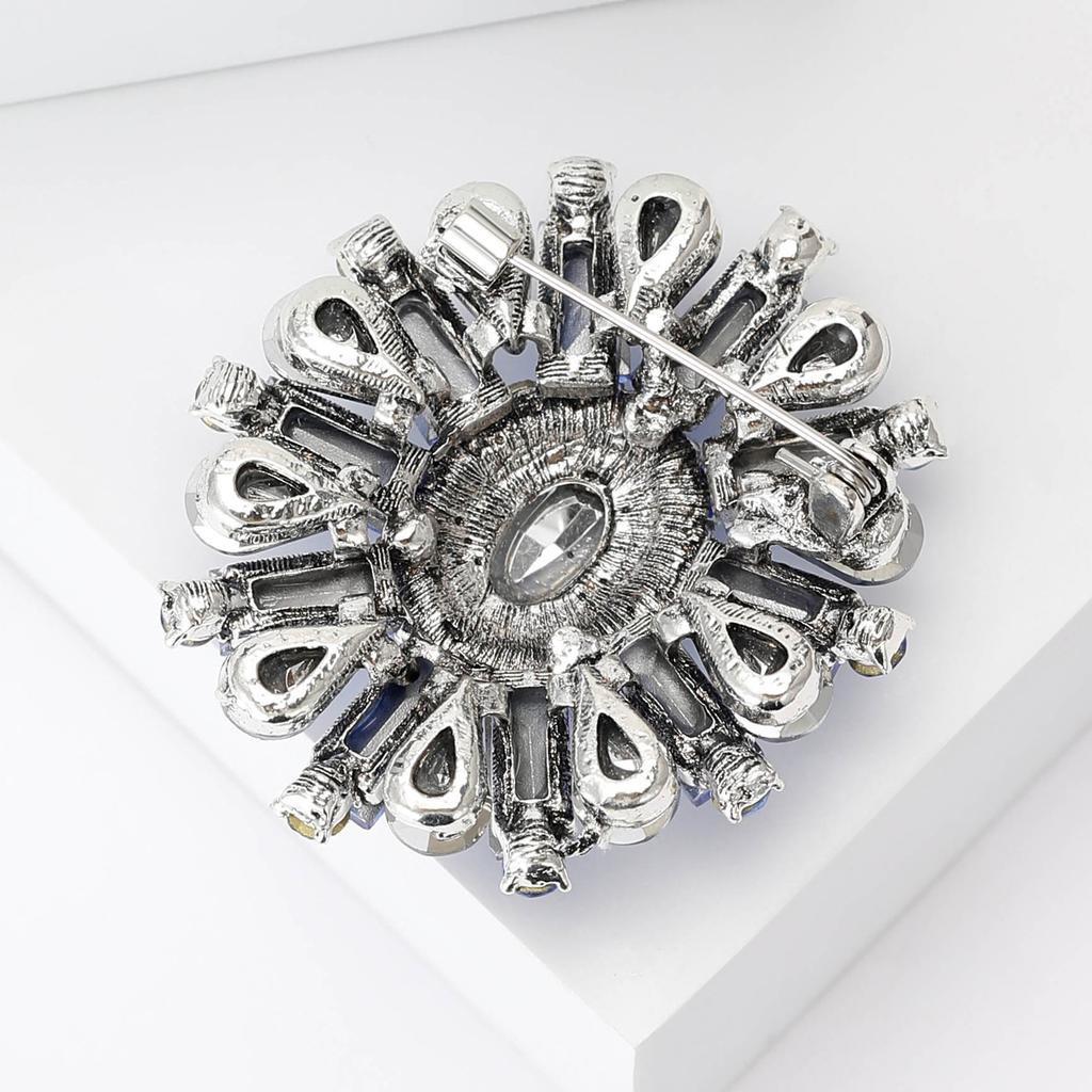 Vintage Crystal Flower Brooch for Women Unisex Rhinestone Pins Casual Party Accessories Gifts