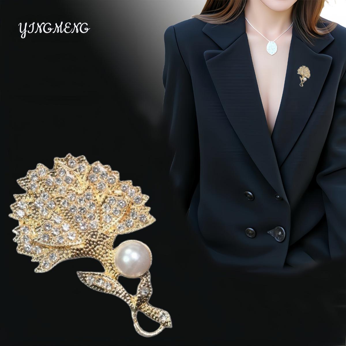 

Elegant Pearl Flower Brooch – High-End Women s Design for Coats and Suit Accessories