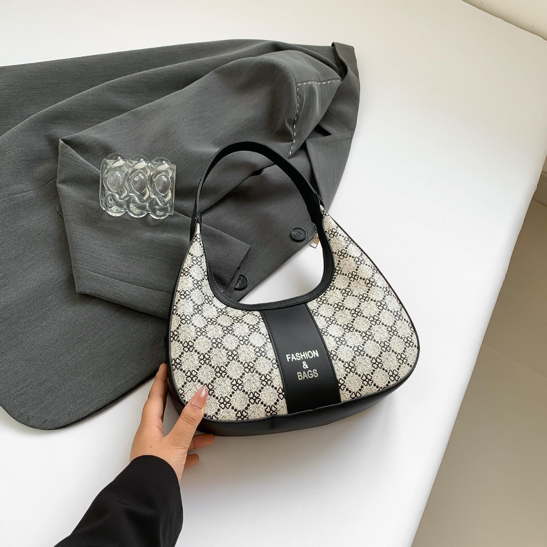 

Простая и модная ручная сумка подмышкой женская 2024 новая простая повседневная сумка-мессенджер модная нишевая сумка через плечо в форме полумесяца чёрный