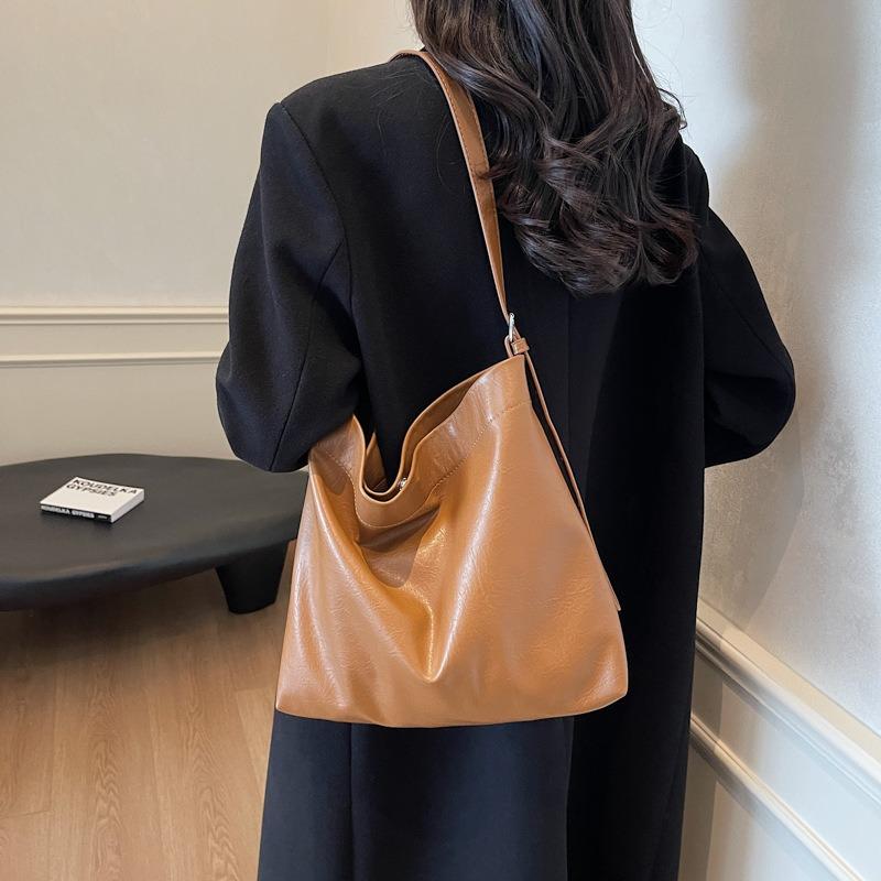 High quality sense bag women's messenger bag new fashion retro shoulder bag large capacity commuter bucket tote bag