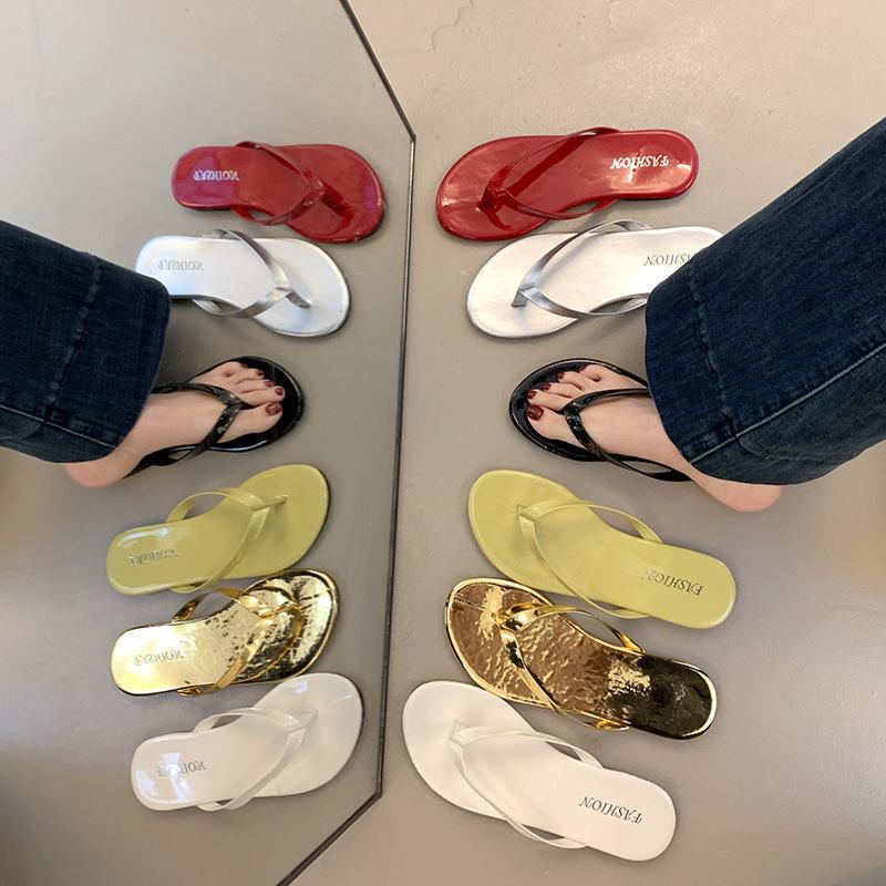 Flip-flops women's summer outer wear fashion 2025 new casual versatile non-slip flat bottom pinch foot beach cool slippers