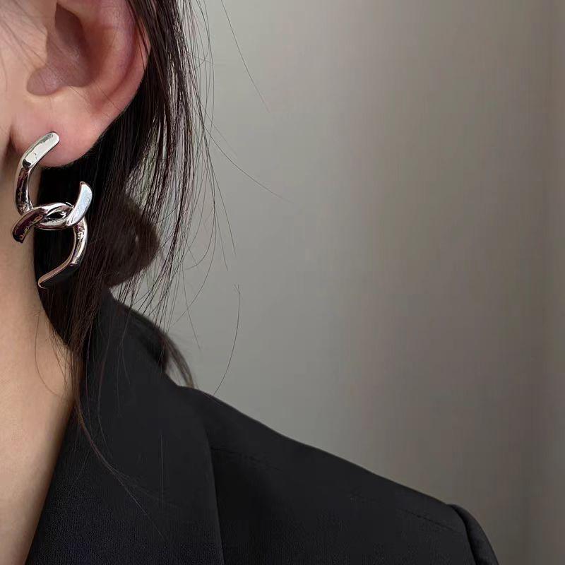 Silver Needle Geometric Heart Hoop Earrings - Retro & High-End Style for a Bold Look