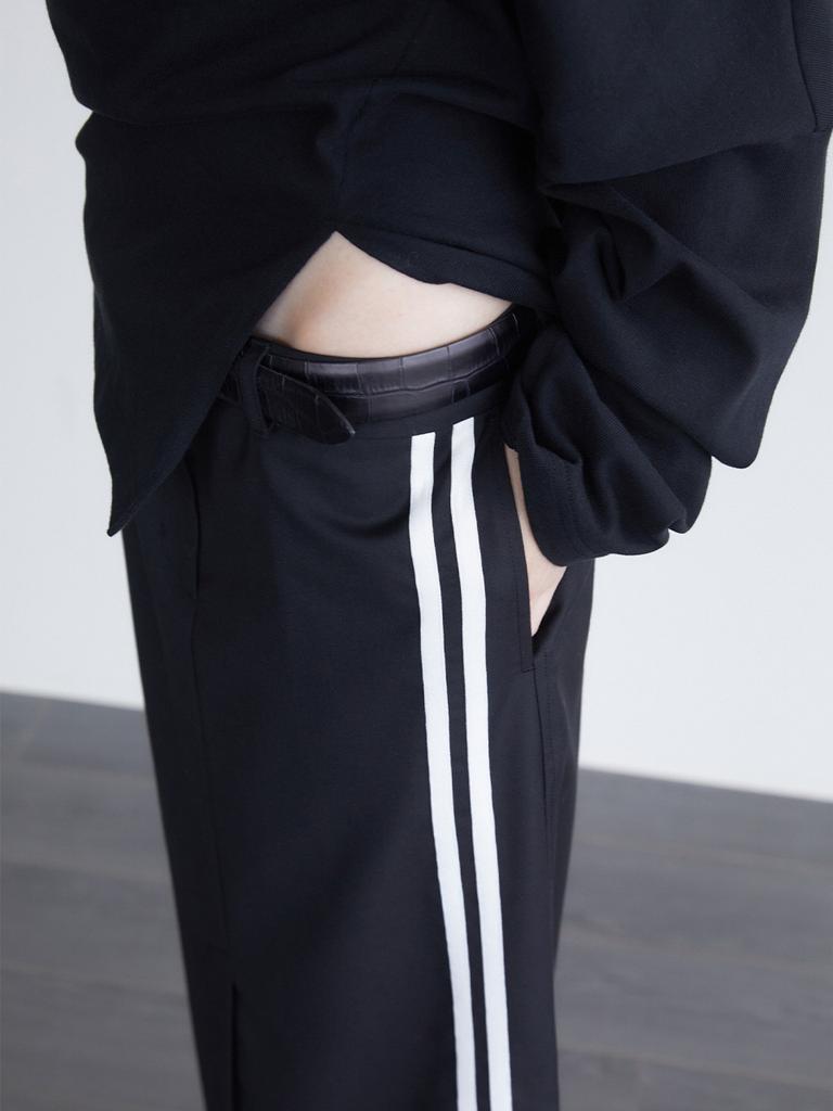 Holpeipeo Two-Line Long Skirt - Black