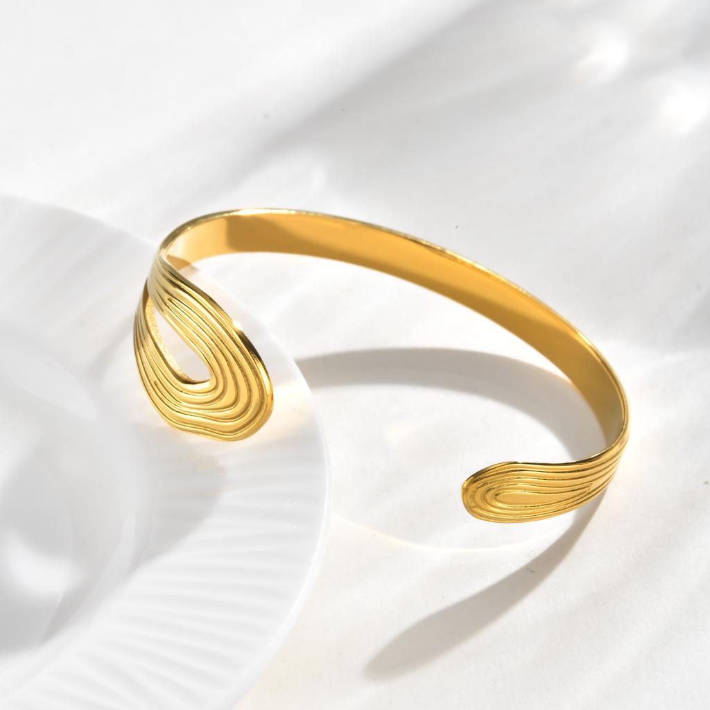 Vantage Stainless Steel Textured Open Bangle Bracelet for Women, 18K Gold Plated Statement Jewelry Party Gift Bijoux
