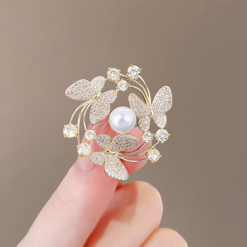Elegant Cartoon Brooch: Women's High-End Cute Corsage Pin