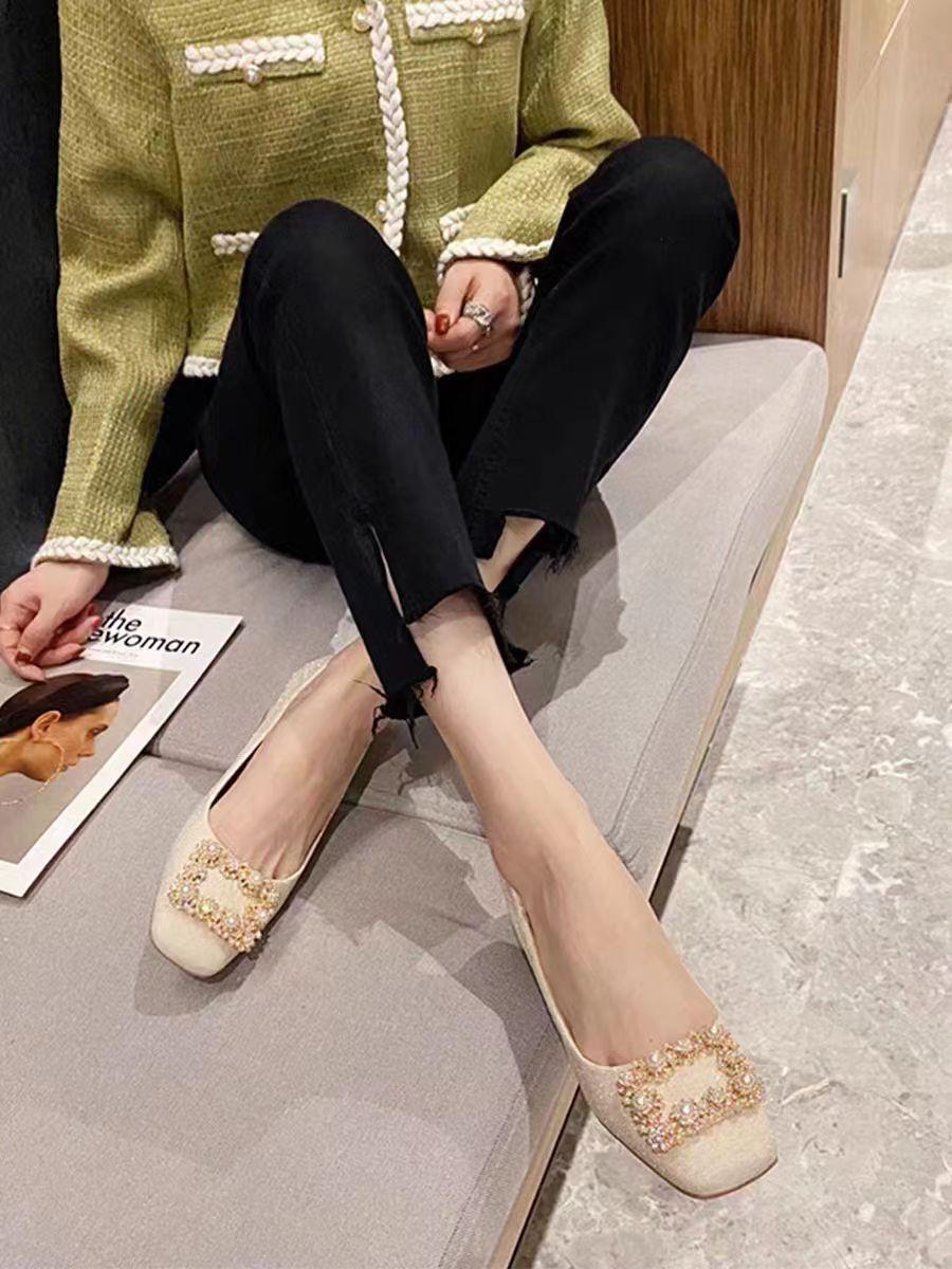 

Мода 2024 года. Женские удобные босоножки с квадратным носком, украшенные жемчугом и металлом, на низком каблуке, элегантные. 39 чёрный