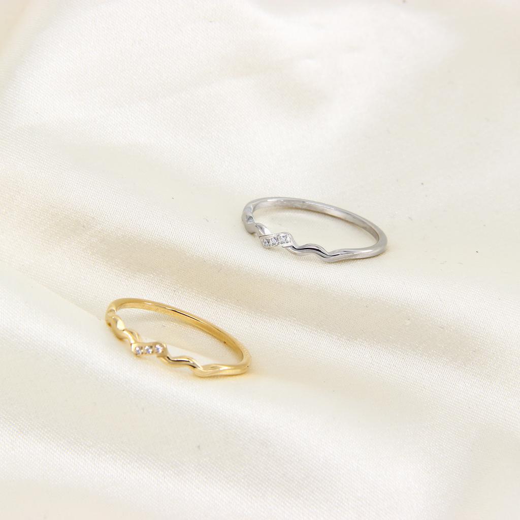 Trendy 14K Gold-Plated Stainless Steel Three Zircon Wave Design Engagement Gift Ring Women Hypoallergenic Waterproof