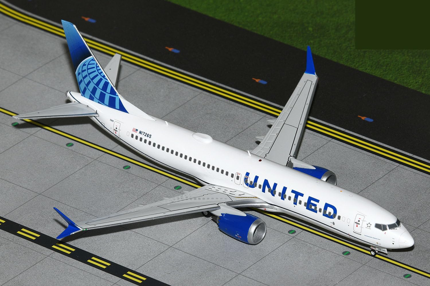 

GeminiJets G2UAL1255 United Airlines Boeing 737 MAX 8 Scale N17265; 1200